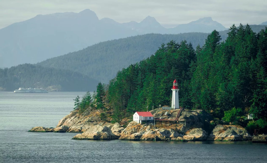 Football-Tour-Canada-Vancouver-Lighthouse.height-775_PJnhJQP-1030x630