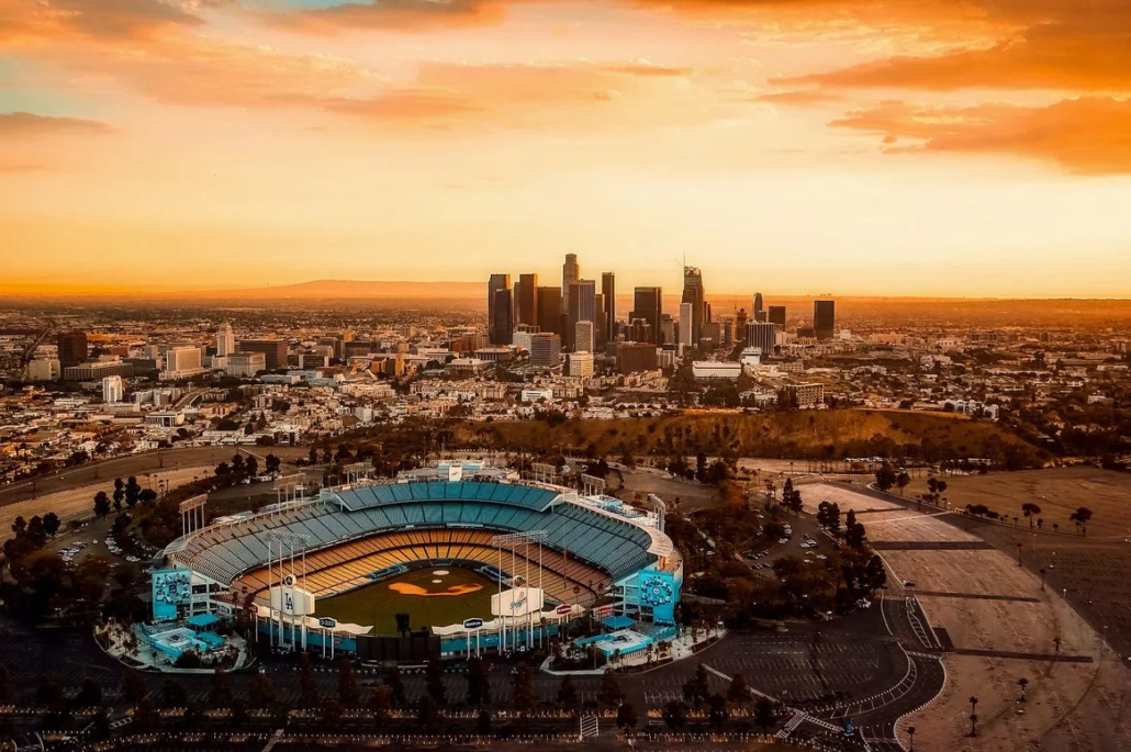 Football-Tour-Los-Angeles-Stadium.height-775_O7AYrBt-1030x685