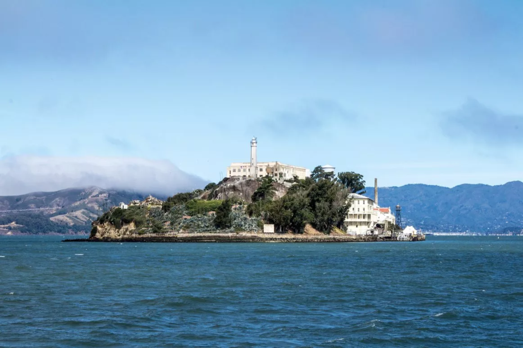 Football-Tour-San-Francisco-Alcatraz.height-775_tvCFPpK-1030x687