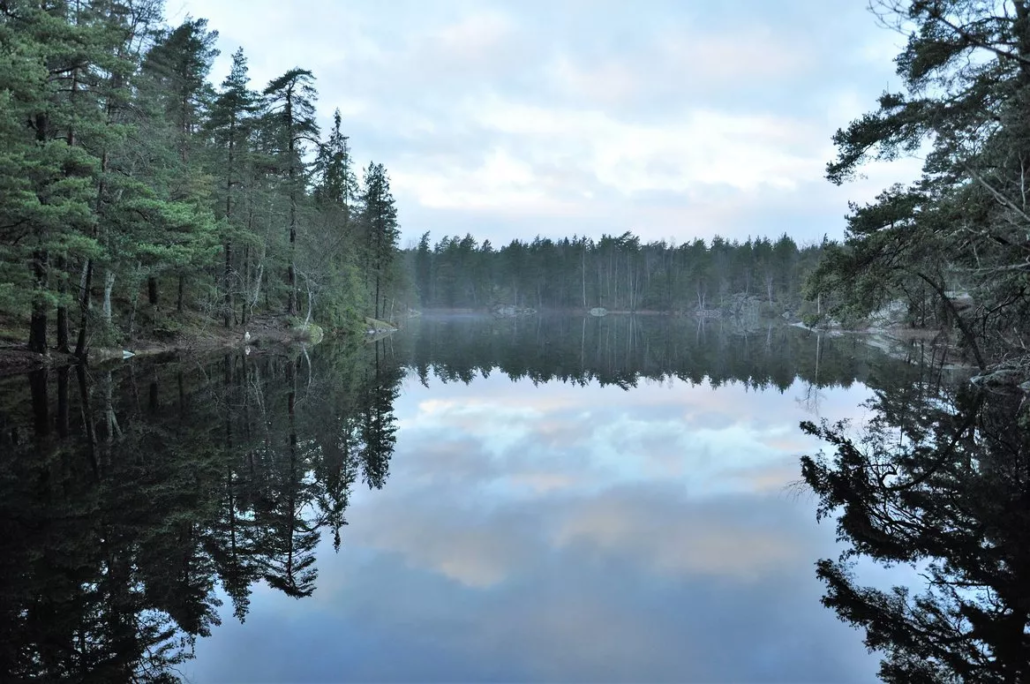 Football-Tour-Sweden-Lake.height-775_FZA1NAt-1030x684